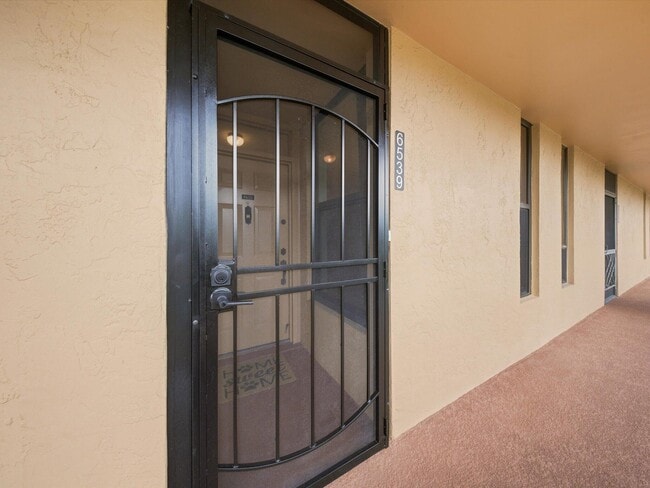 Building Photo - 6539 Coral Lake Dr