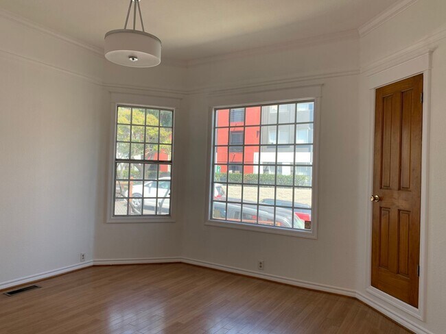 Building Photo - Charming Vintage Two-Bedroom Bungalow with Dining Room & Office