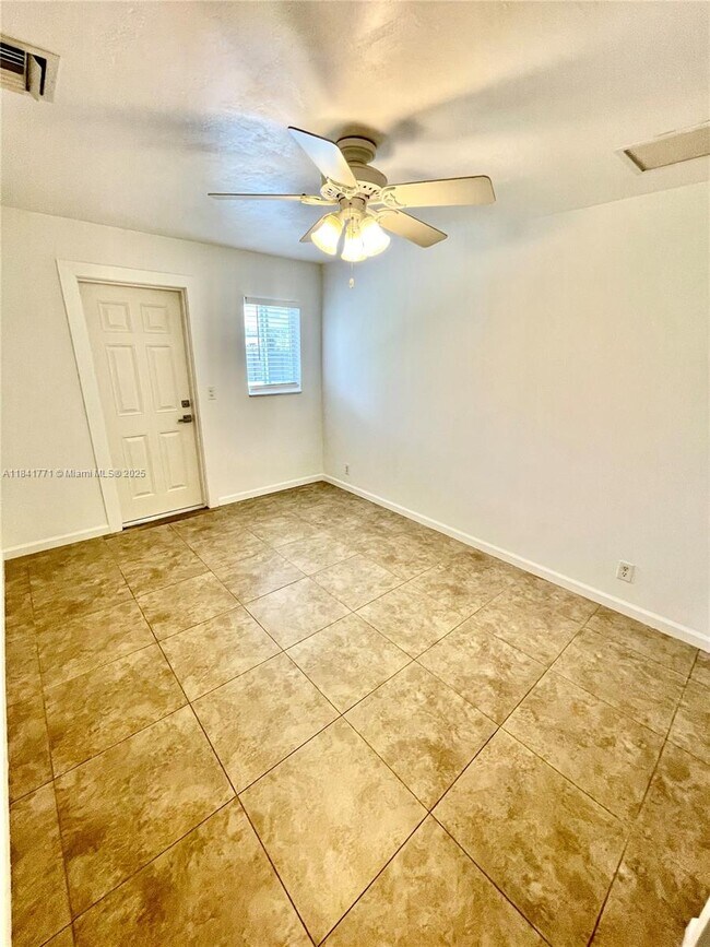 Building Photo - 4430 W Broward Blvd