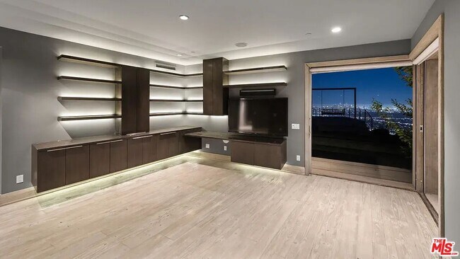 Building Photo - 1600 Viewmont Dr
