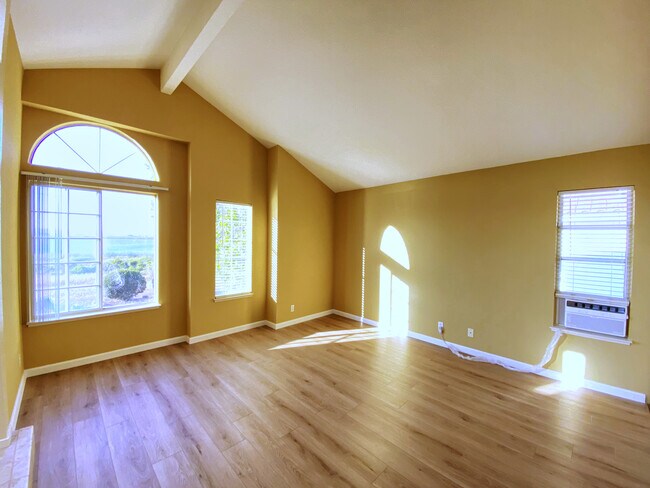 Building Photo - 746 Catalina Cir