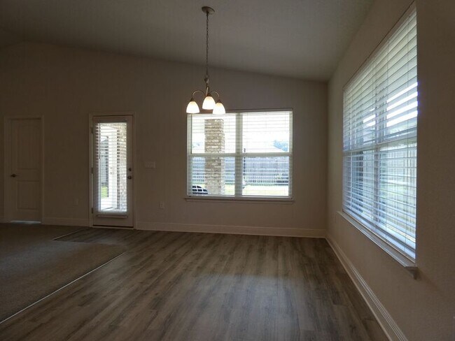 Building Photo - 4117 Hazelhurst Dr