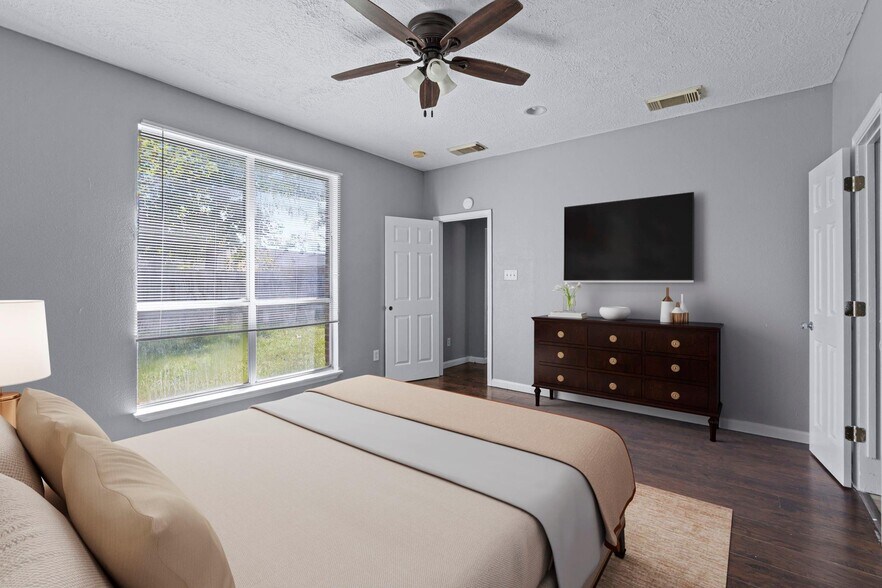 Virtually staged - 12326 Kings Chase Dr