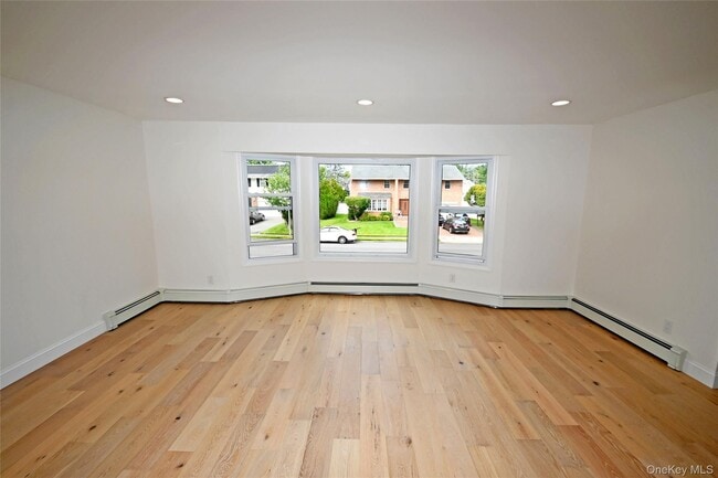 Building Photo - 19 Carriage Rd