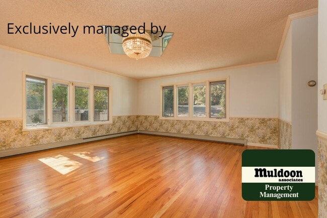 Building Photo - Beautiful 3 bedroom home with two car garage in Old Broadmoor