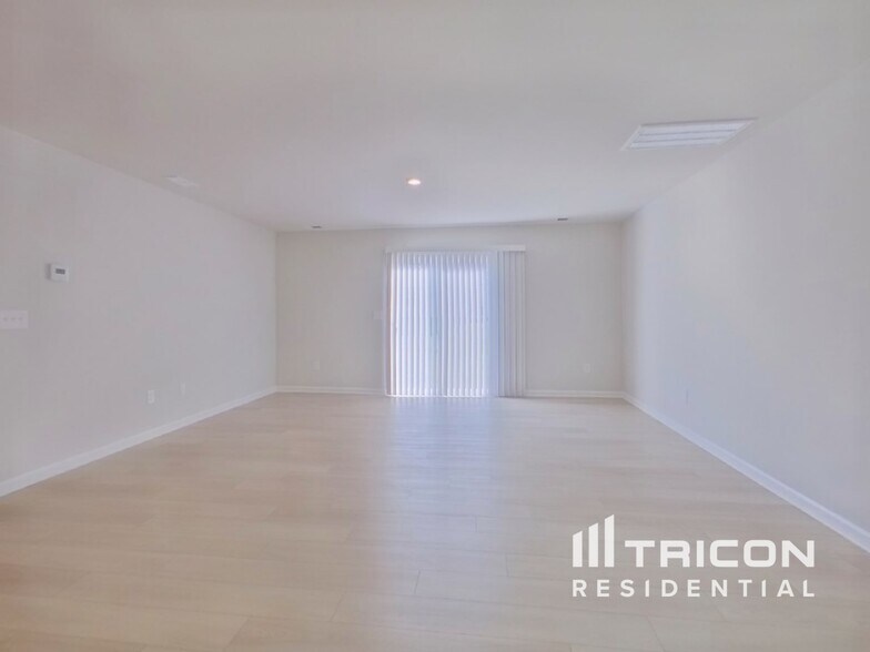 Building Photo - 4058 Rustling Grass Trl