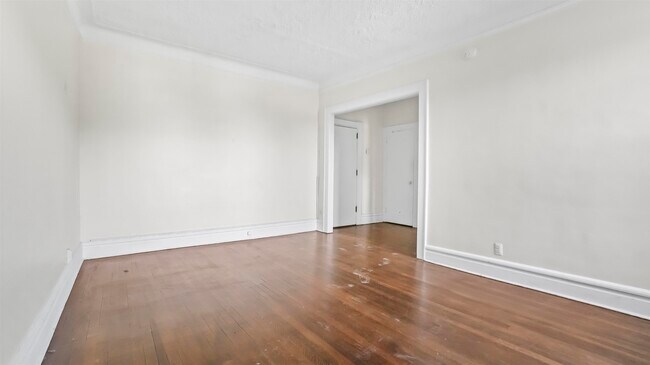 Building Photo - 260 Davis Ave