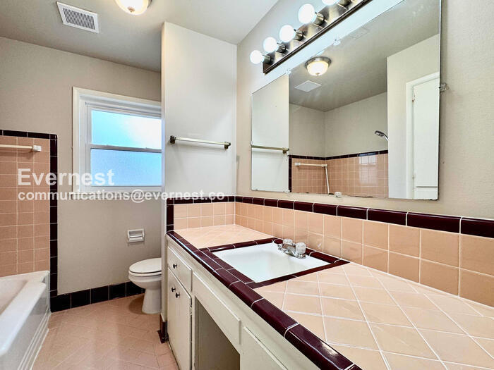 Building Photo - 5764 E 24th St