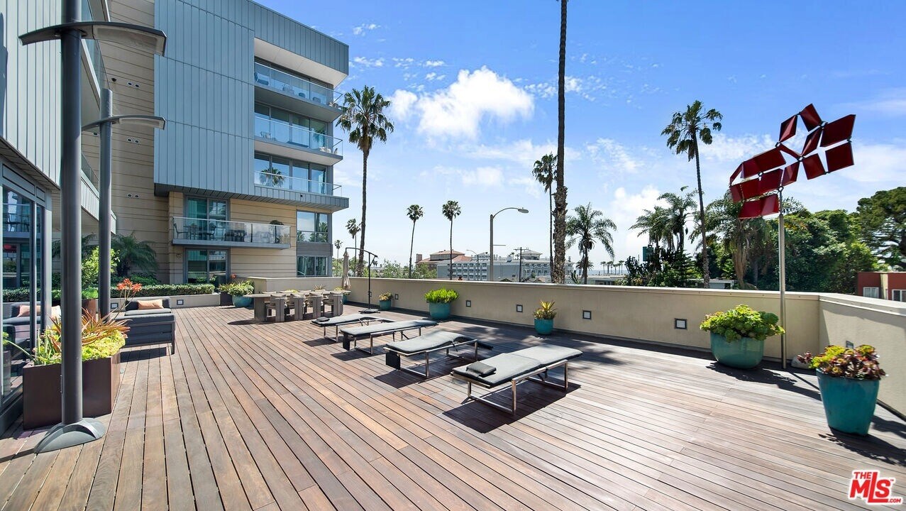 Building Photo - 1755 Ocean Ave