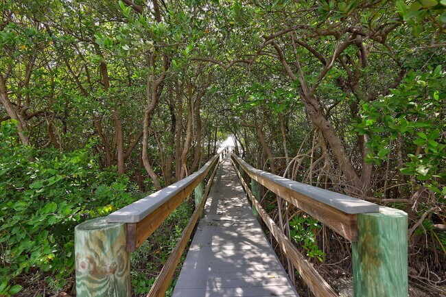 Building Photo - 801 S Ocean Dr