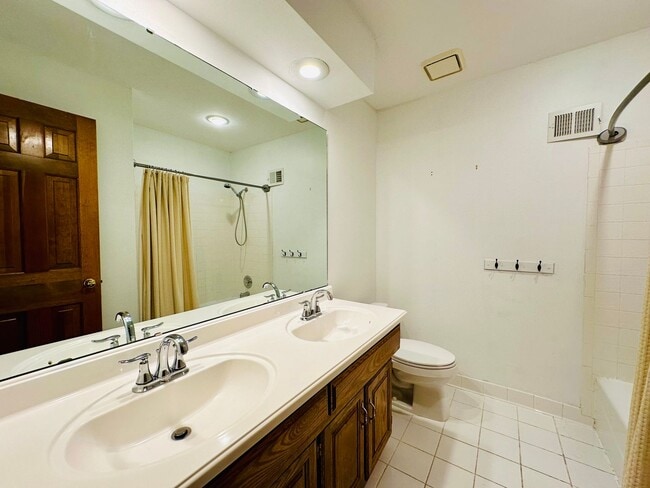 Building Photo - {13040} Spacious Cherry Creek Home + First...