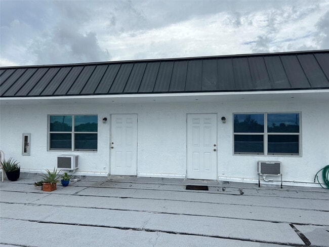 Primary Photo - 800 NE 13th St