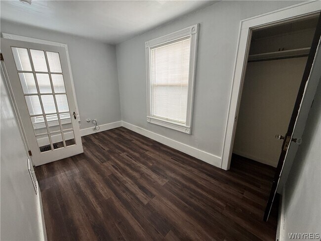 Building Photo - 1035 Oliver St