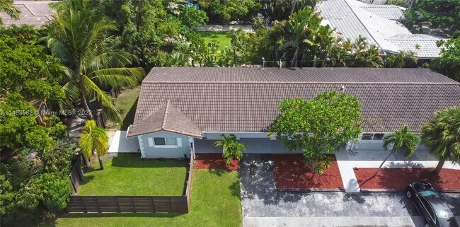 Building Photo - 3340 NE 13th Ave