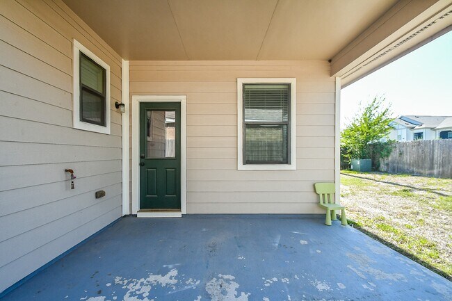 Building Photo - 5619 Drumlin Field Way