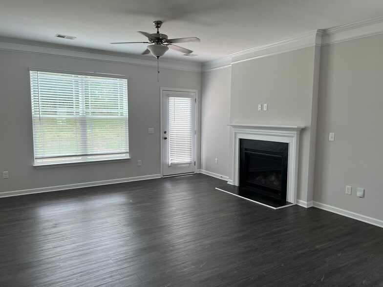 Building Photo - 205 Talisker Way