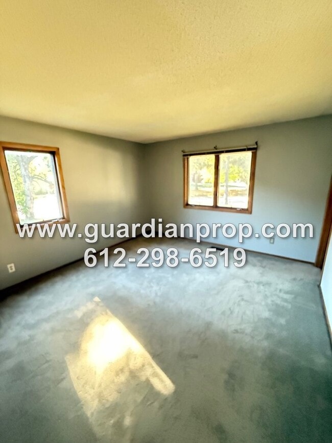 Building Photo - Rambler with Open Floor Plan Available Now...