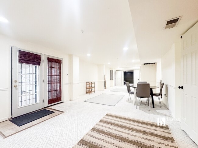 Building Photo - 1706 Poling Ave