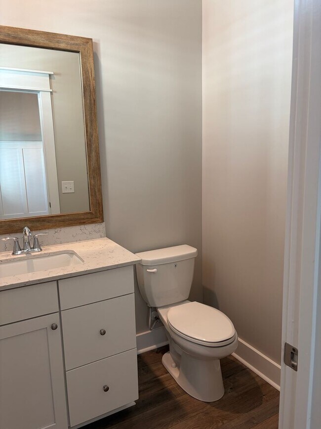 Building Photo - Midtown Townhouse