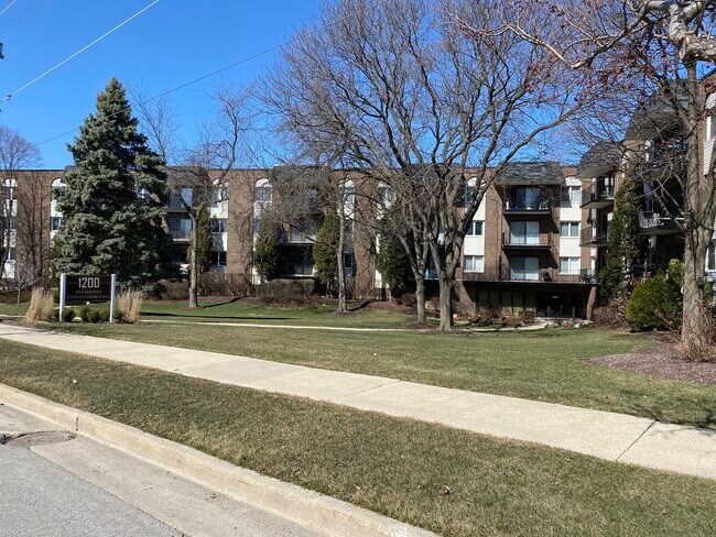 Primary Photo - 1200 W Northwest Hwy