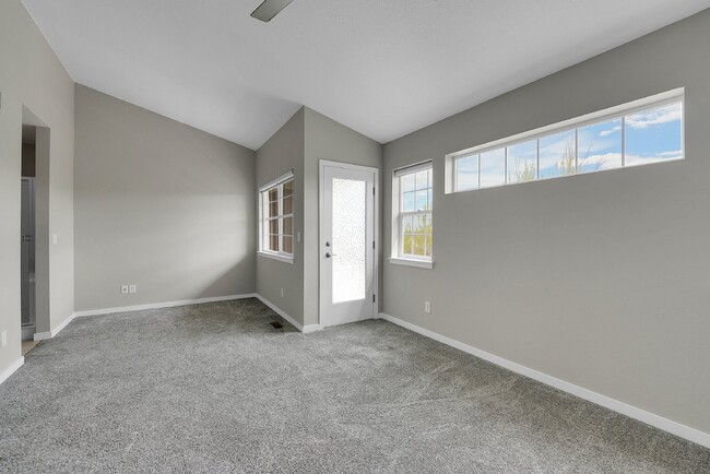 Building Photo - $2,800.00- 3-bed, 3.5 bath Townhome with Finished Basement and Fireplace in Broomfield!
