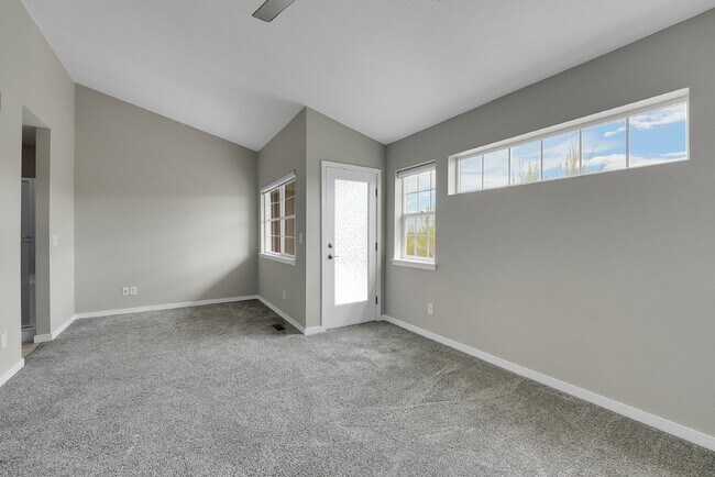 Building Photo - $2,925.00 - 3-bed, 3.5 bath Townhome with Finished Basement and Fireplace in Broomfield!