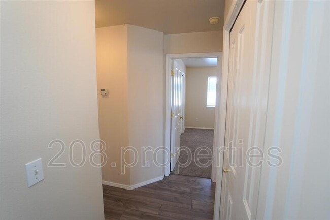 Building Photo - 452 S Jolinda Ave