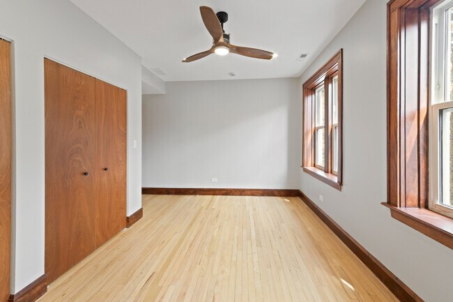 Building Photo - 4834 N Springfield Ave