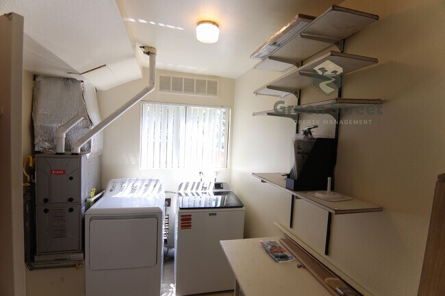Building Photo - 3843 Camino Lindo