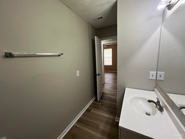 Building Photo - 821 Calhoun Ave