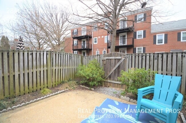 Building Photo - 2846 S Abingdon St