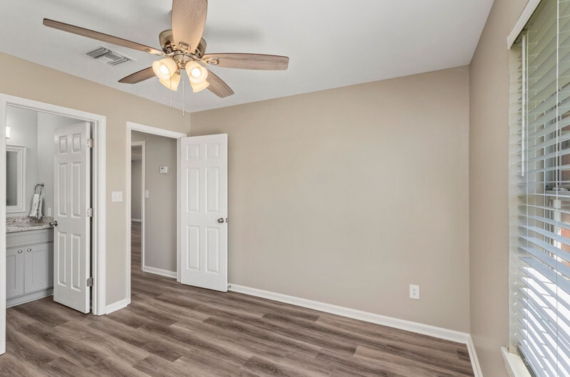 Building Photo - 109 Center Cir