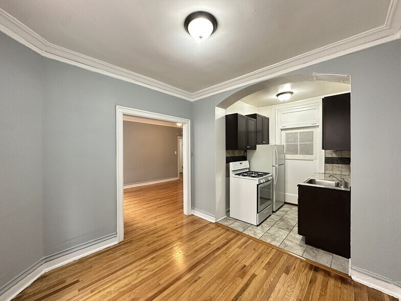 Building Photo - 1363 W Estes Ave