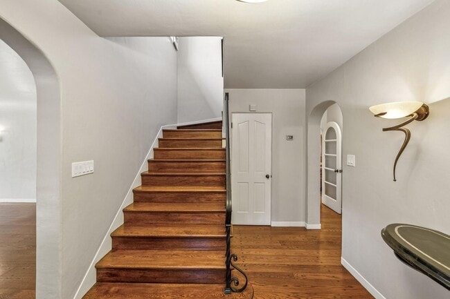 Building Photo - Mediterranean Beauty in Crescent Park – 5B...