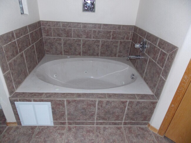 Building Photo - 13200 Silver Peak Pl NE