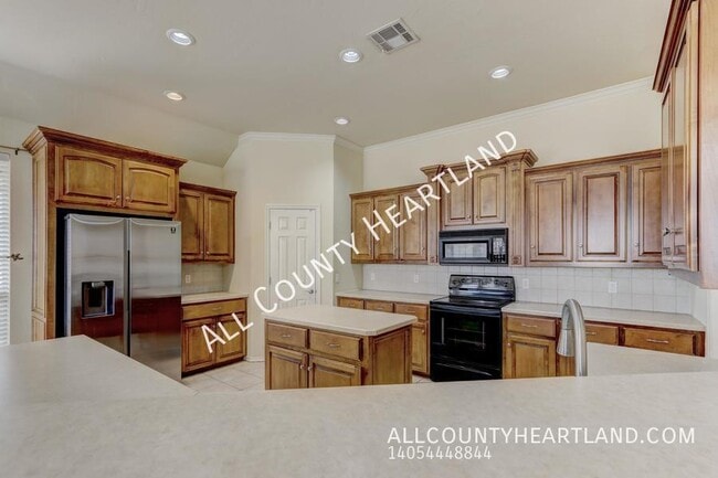 Building Photo - 15813 Traditions Blvd