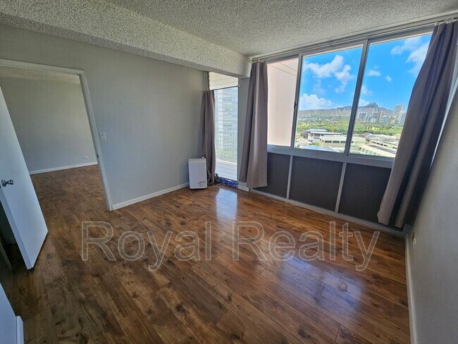 Building Photo - 2439 Kapiolani Blvd