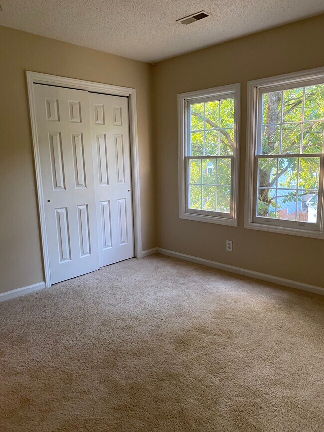 Building Photo - 201 Mint Hill Dr