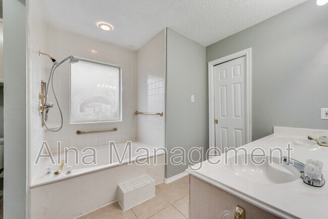 Building Photo - 6609 Gardenia Dr