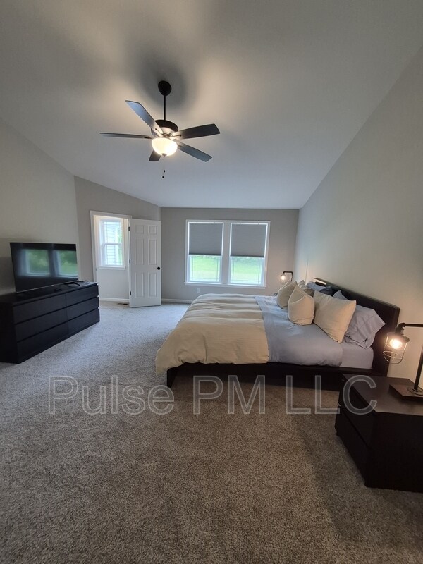 Building Photo - 6179 Ballyshannon Dr
