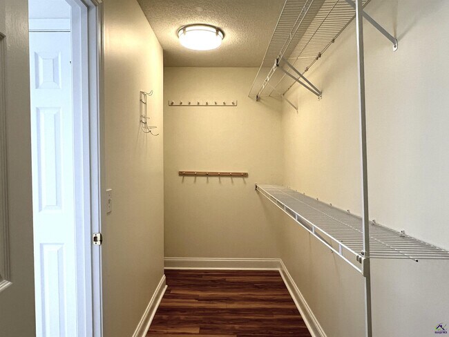 Building Photo - 134 Stone Brooke Dr