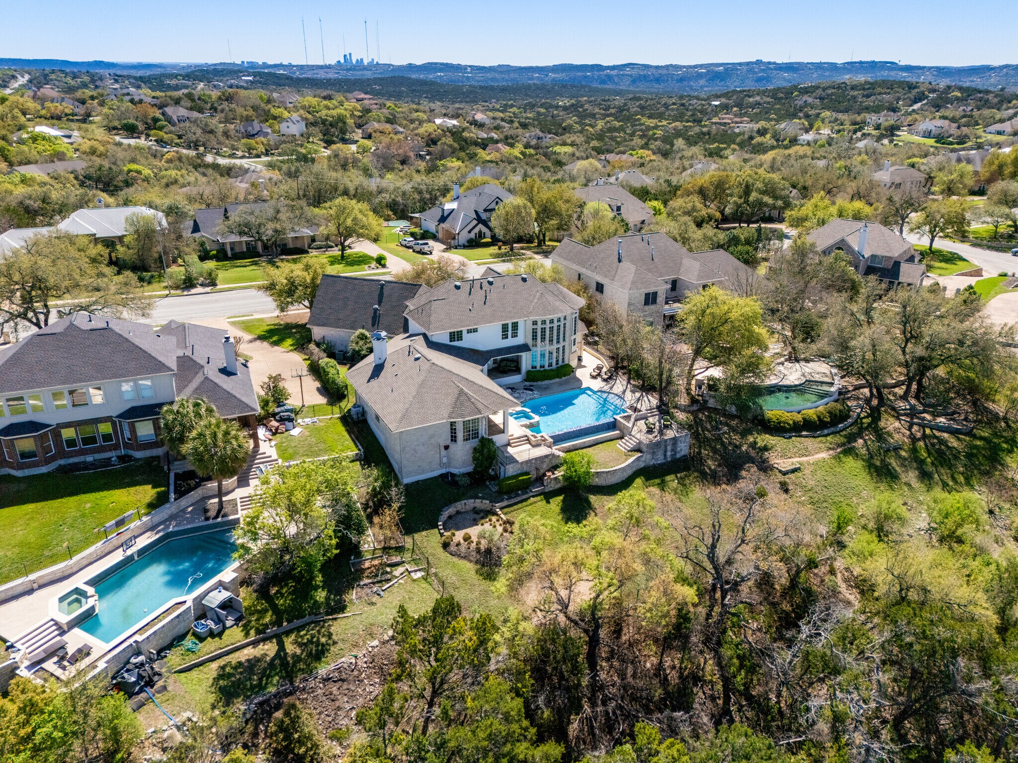 Building Photo - 9805 Big View Dr