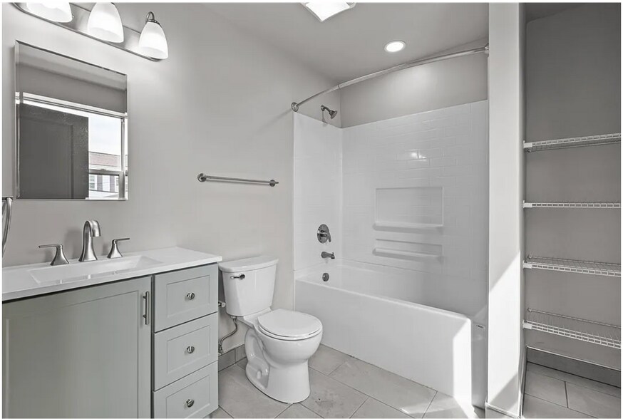 Building Photo - 22 Mayflower St