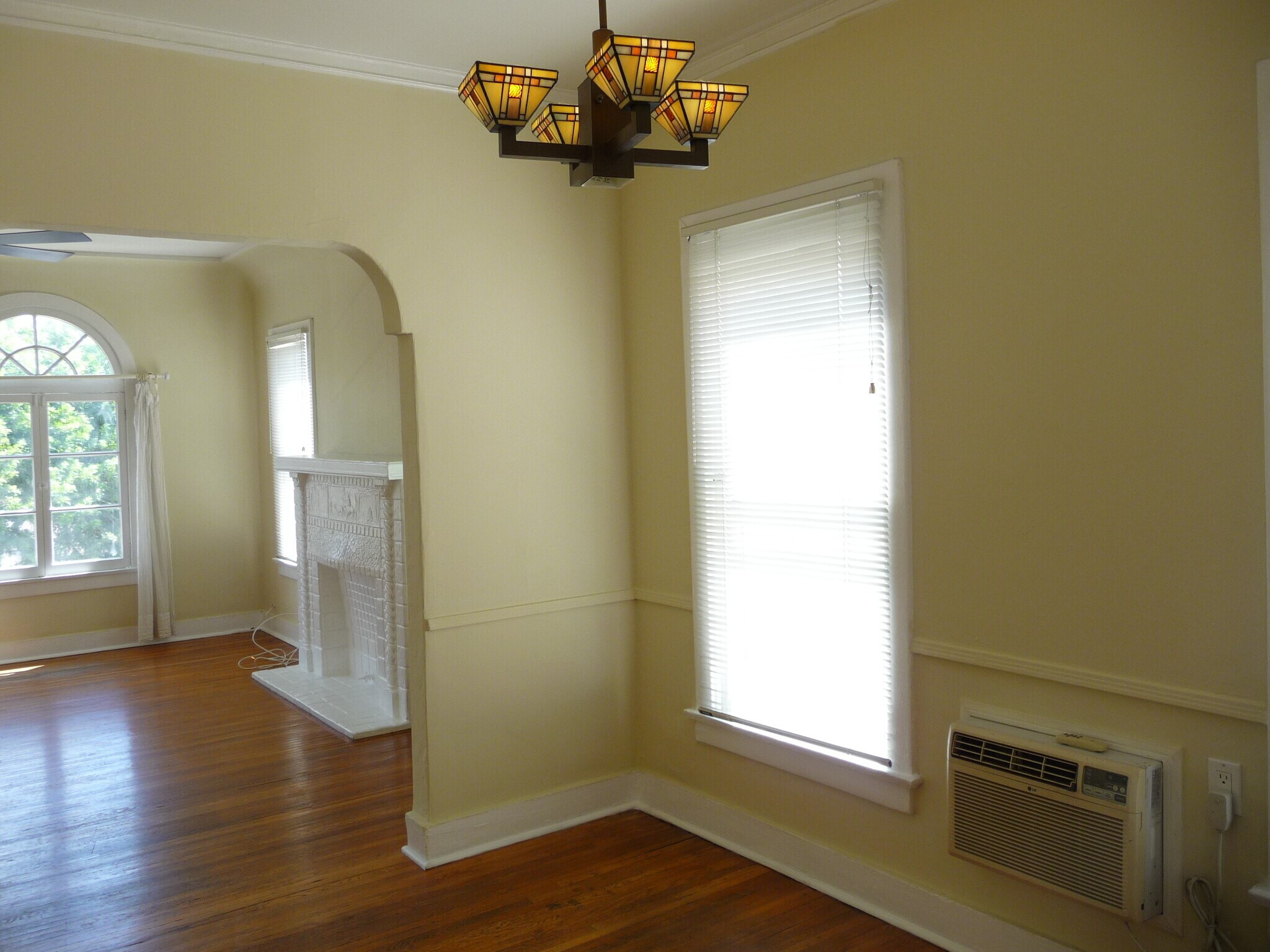 Building Photo - 435 1/2 N Sierra Bonita Ave