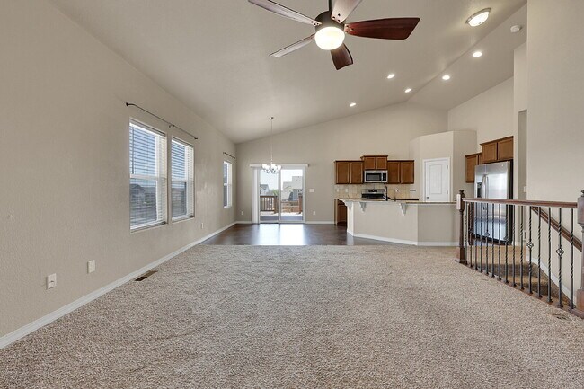 Building Photo - $2,940.95, $300.00 off the first month's rent, 6 Bedrooms, 3 Bathrooms, Single Family Home in Col...