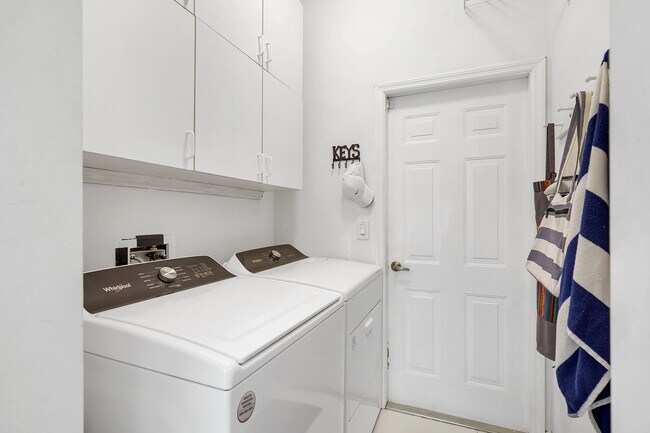 Building Photo - 308 A St