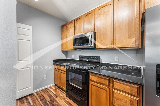 Building Photo - Spacious Condo with central AC and 2 Included Parking Spaces.