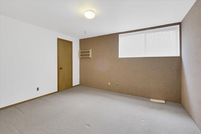 Building Photo - 980 E 1800 N