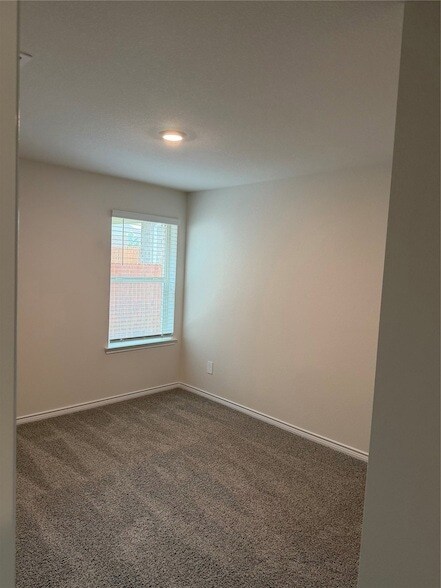 Building Photo - 10213 Barron Dr