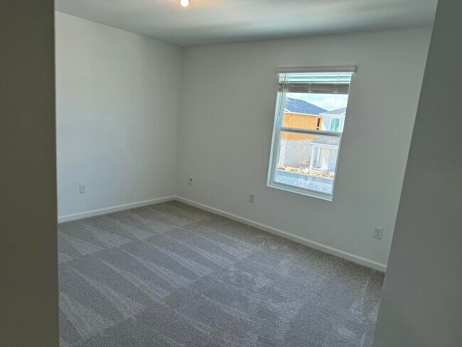 Building Photo - 10856 NW Everbreeze Dr